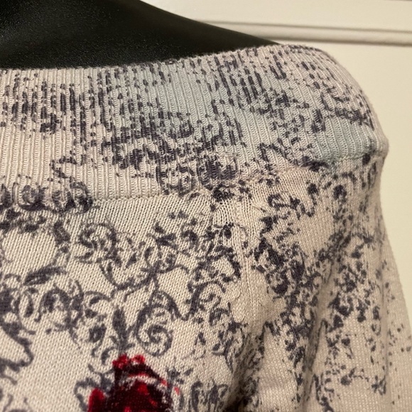 Forever 21 Roses Cropped Sweater! 🌹 - Picture 2 of 8